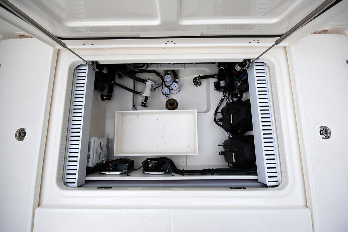 foto: 10 Boston Whaler 330 Outrage