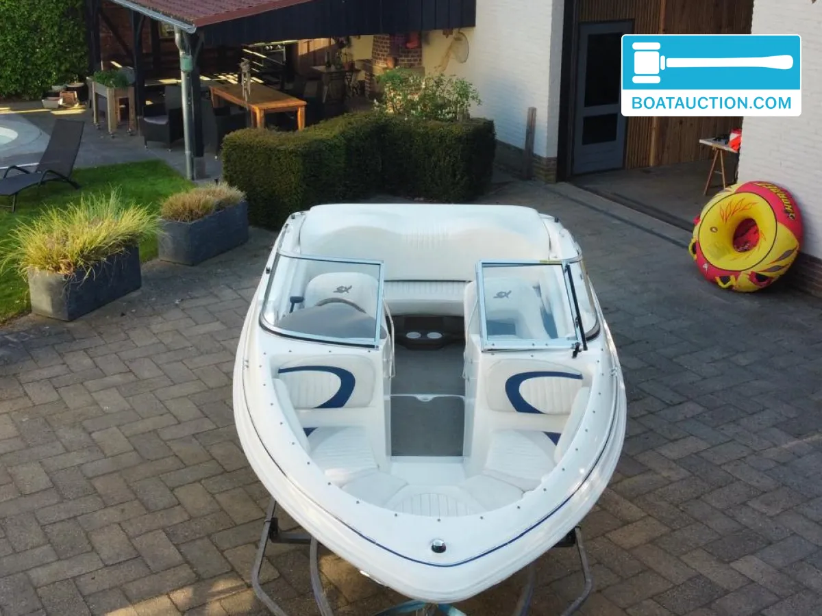 foto: 8 Glastron SX175