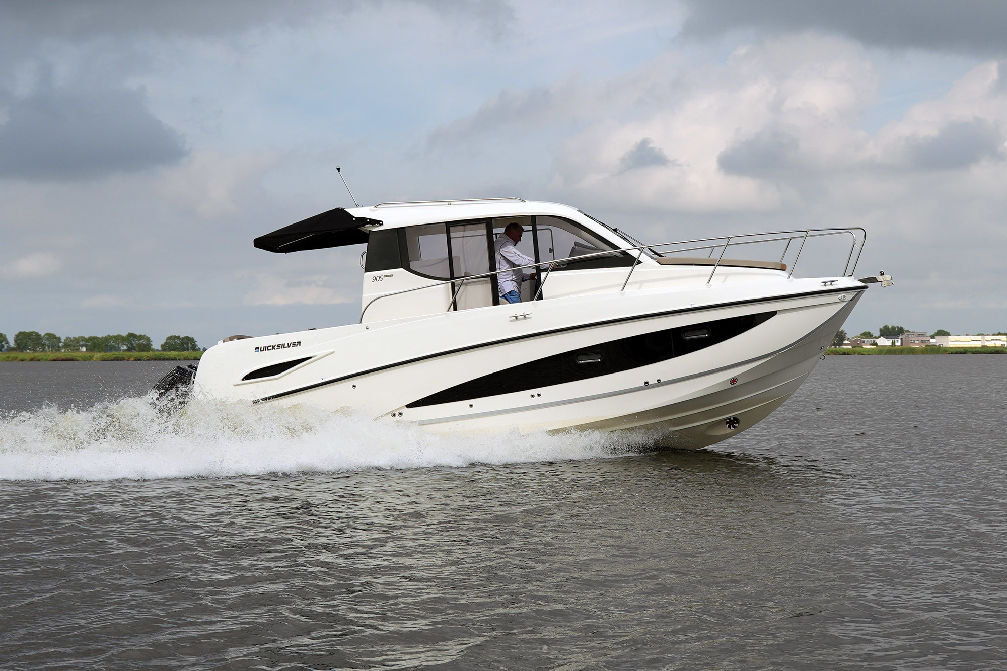 foto: 12 Quicksilver Activ 905 Weekend Outboard