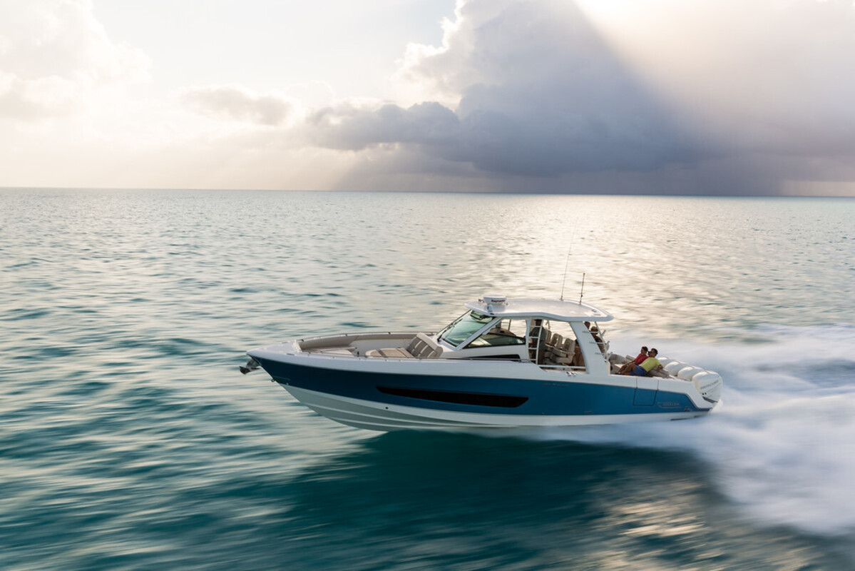 foto: 9 Boston Whaler 420 Outrage
