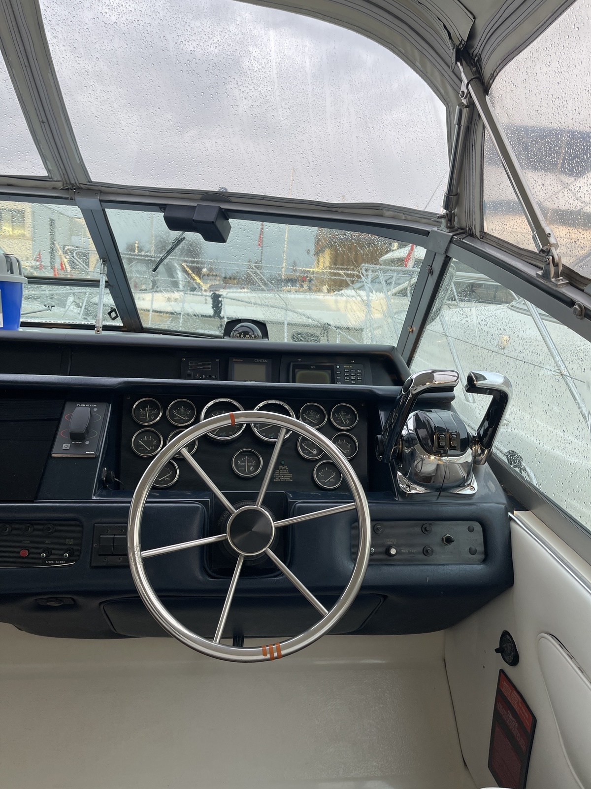 foto: 8 Sea Ray 310 Sundancer 