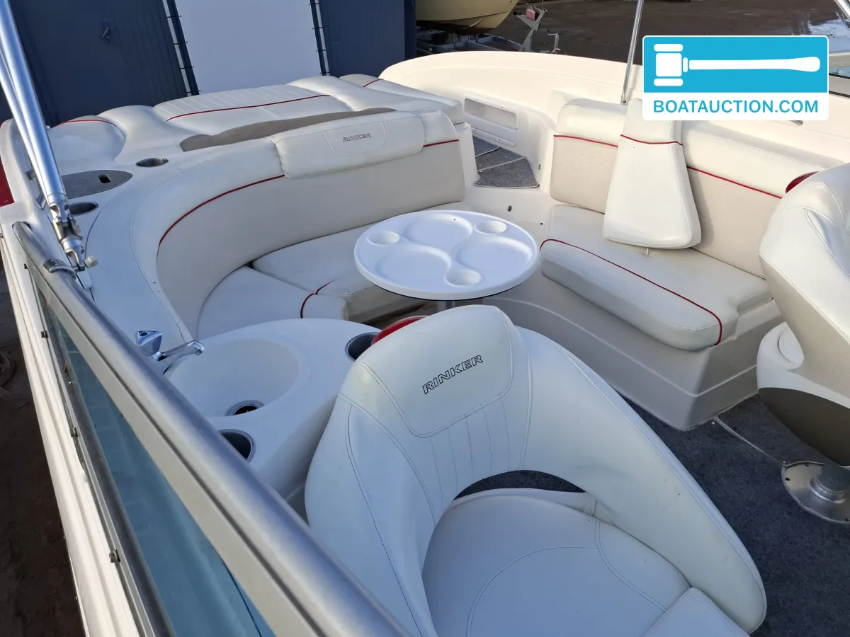 foto: 6 Rinker 246 Captiva Cuddy