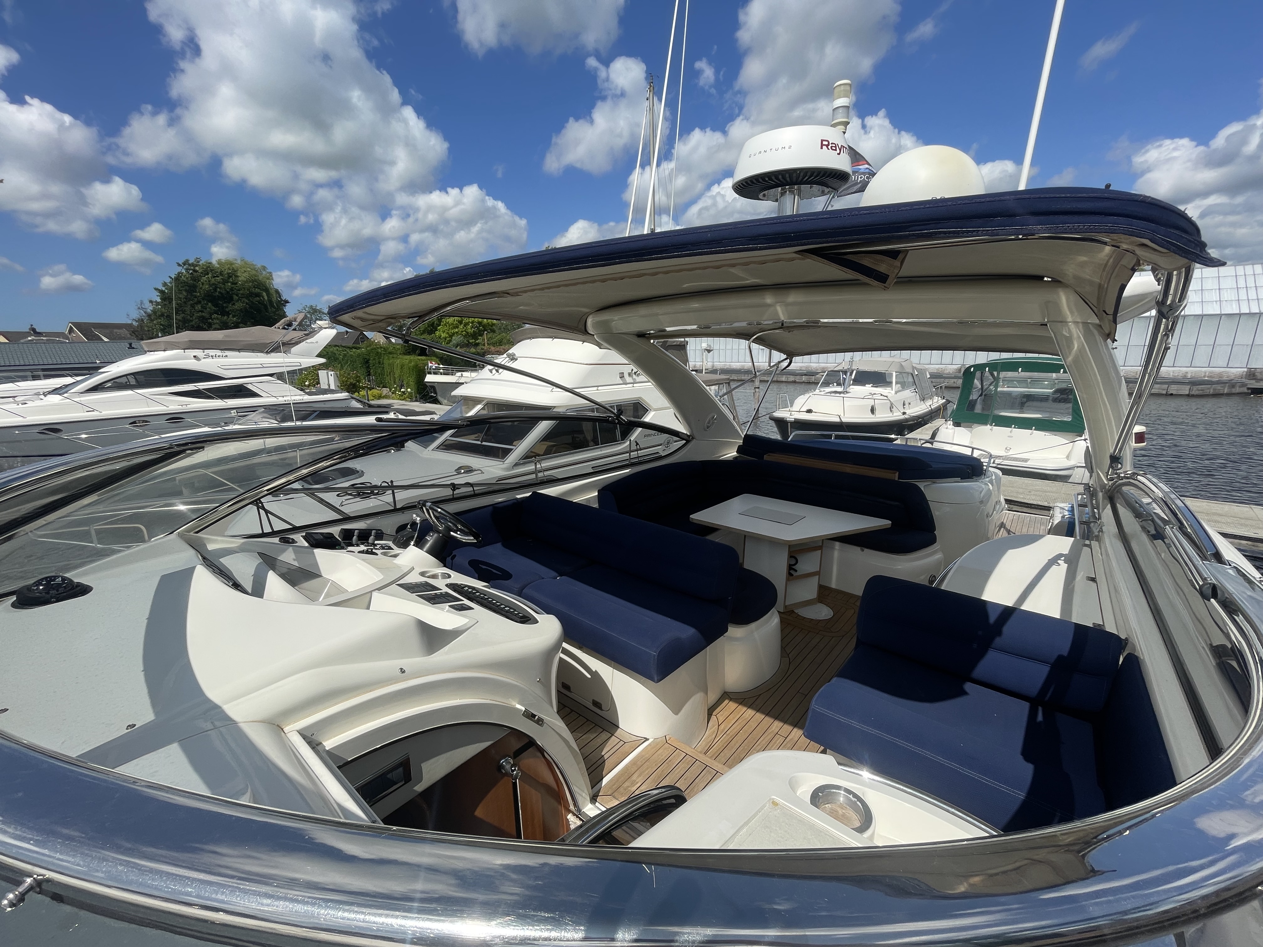 foto: 6 Sunseeker Predator 58