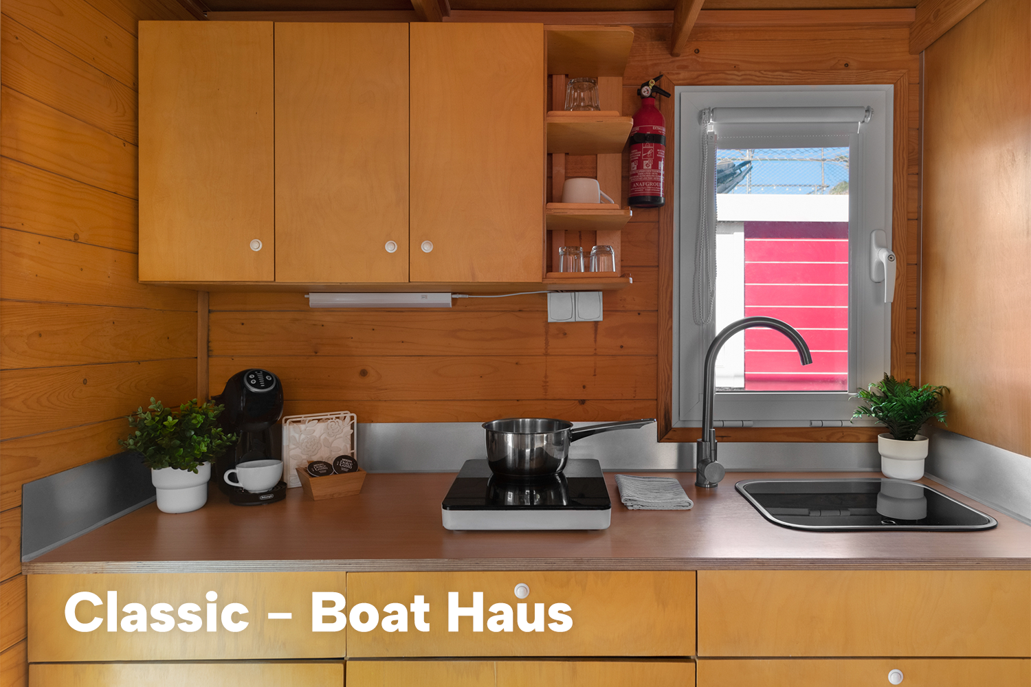 foto: 5 Boat Haus Mediterranean 8x3 Classic Houseboat