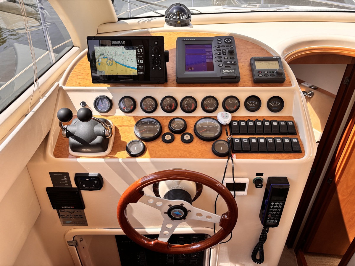 foto: 6 Rodman  30 Cruiser Flybridge 