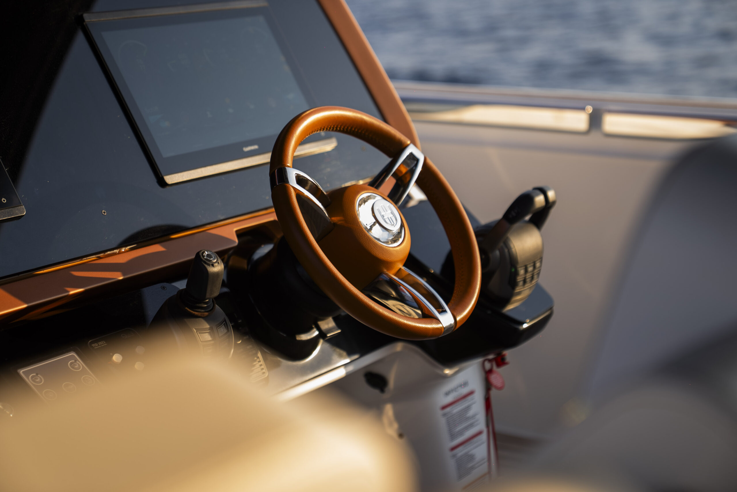 foto: 16 Invictus TT460