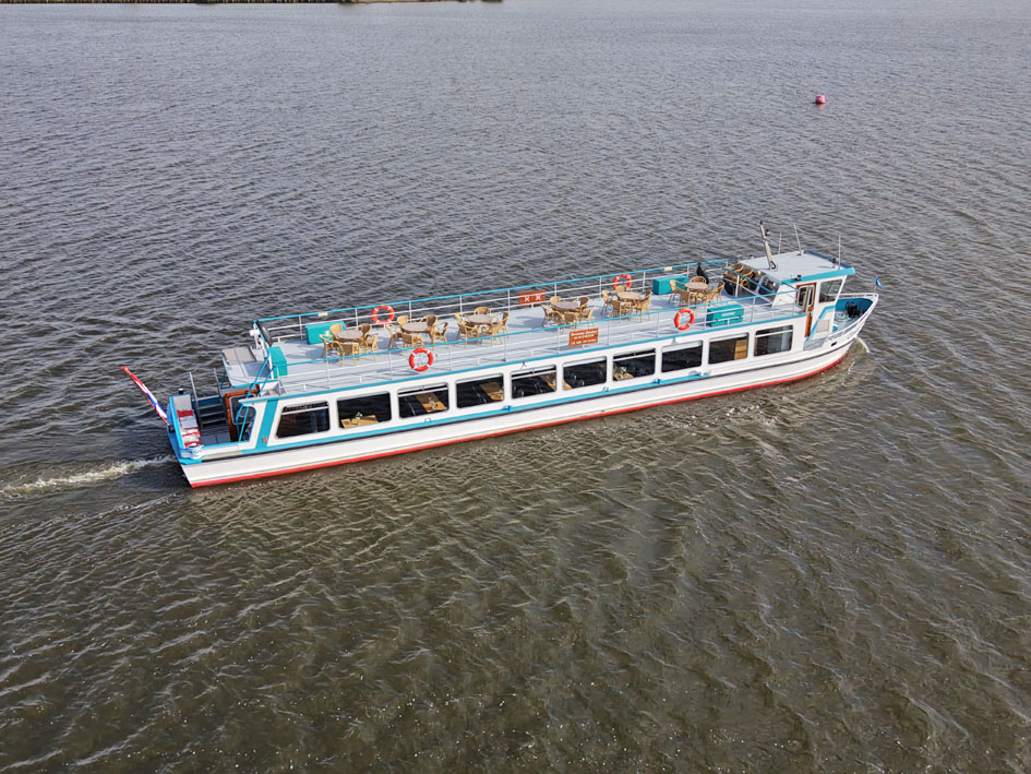 foto: 18 Hybride Rondvaartboot 140 passagiers