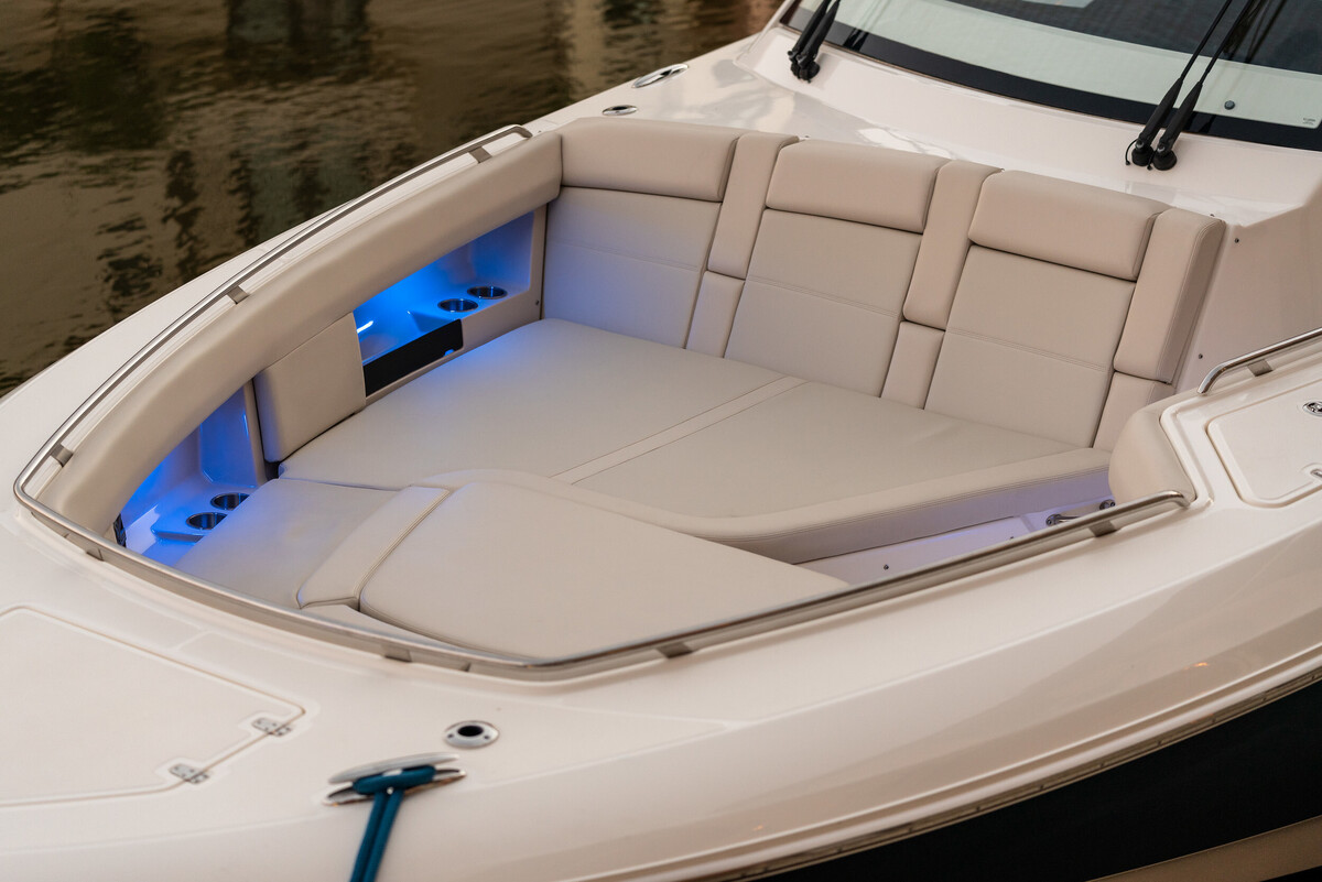 foto: 9 Boston Whaler 380 Realm