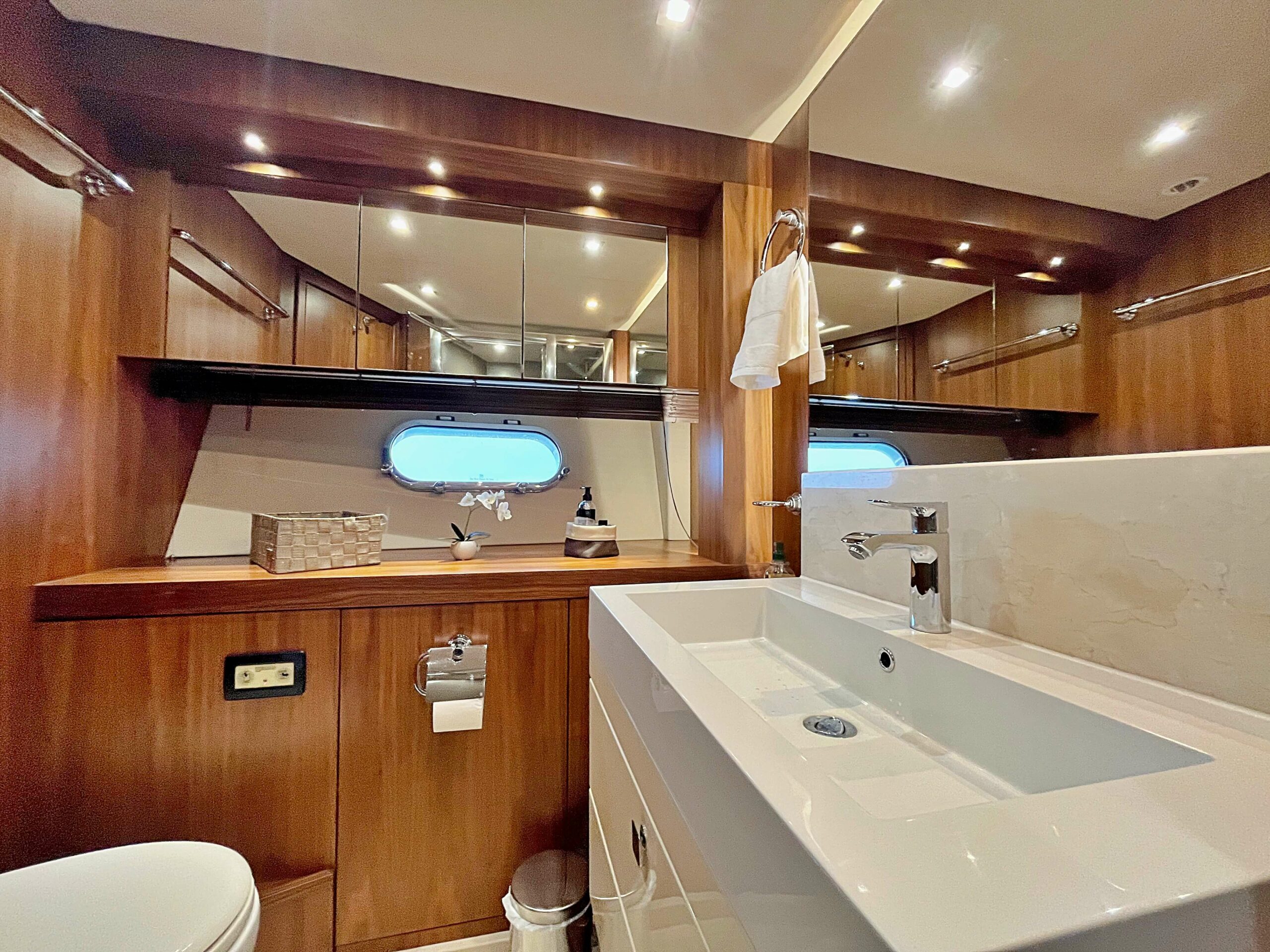 foto: 11 Sunseeker 28 # Ray