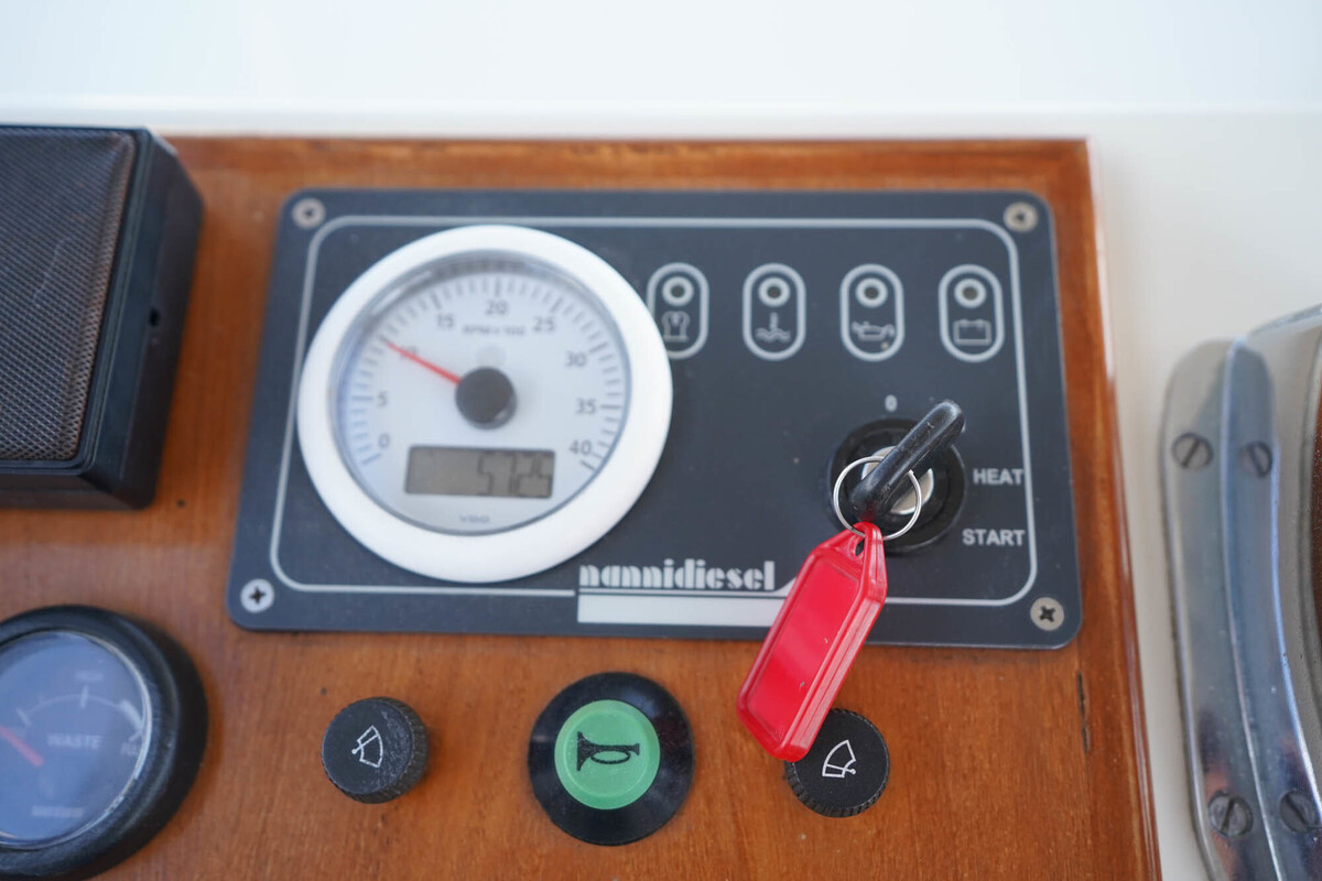 foto: 16 Vedette 8.20 V/OK