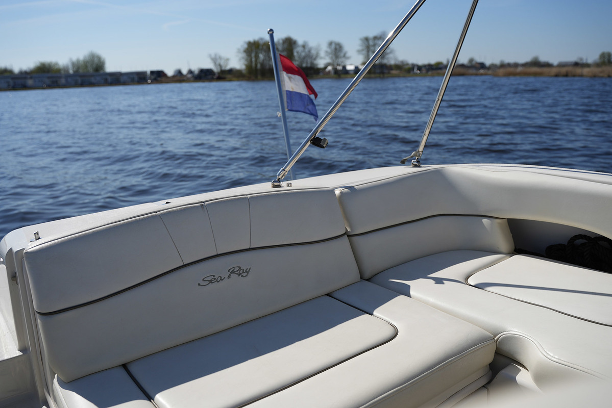 foto: 12 Sea Ray 220 Sundeck