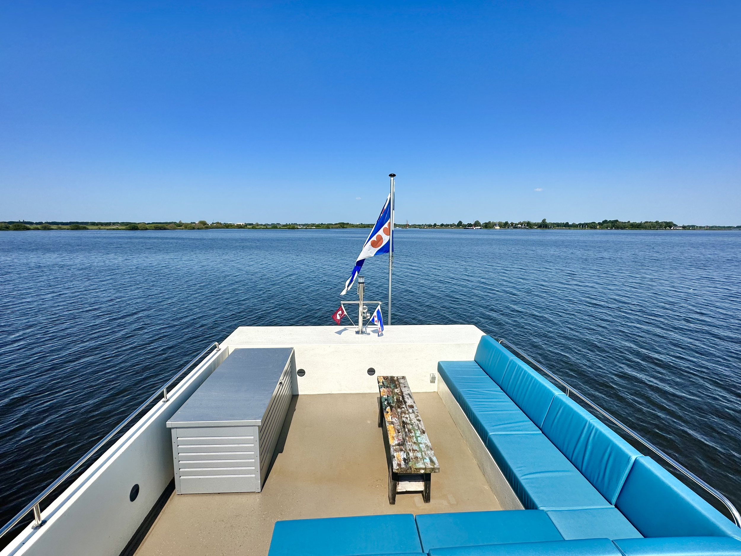 foto: 16 HOMESHIP VaarLoft Volledig Elektrische Houseboat