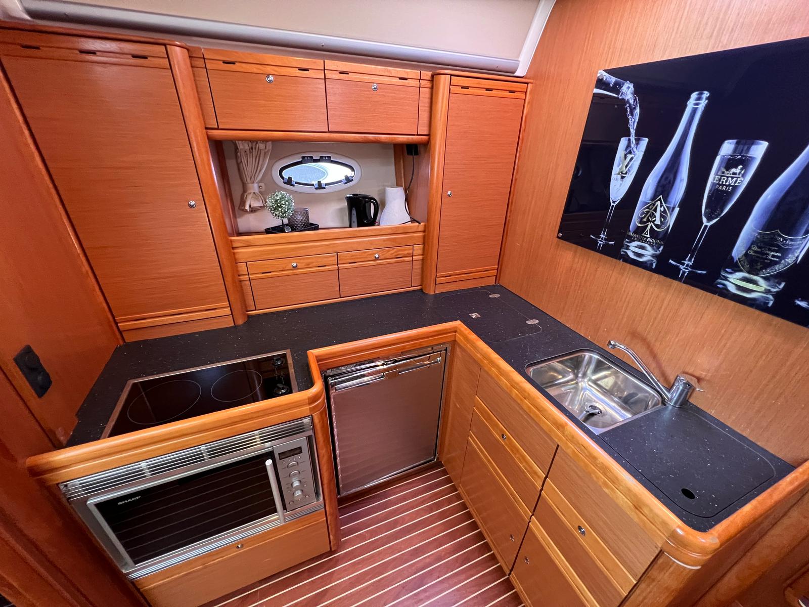 foto: 8 Bavaria  42HT