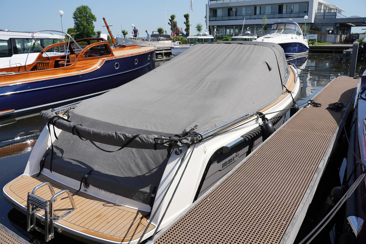 foto: 18 Interboat Intender 820