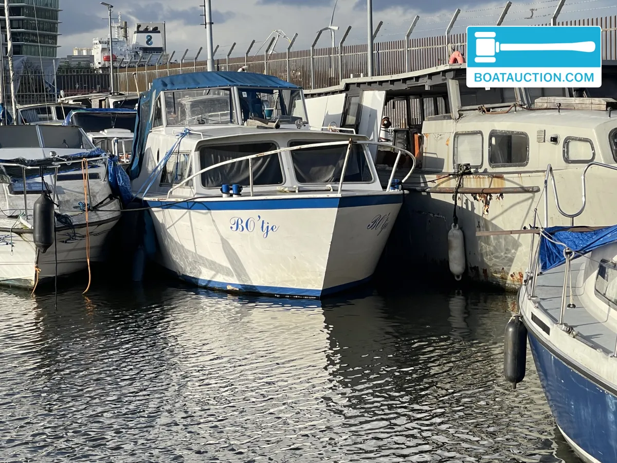 foto: 5 Motorboat 900