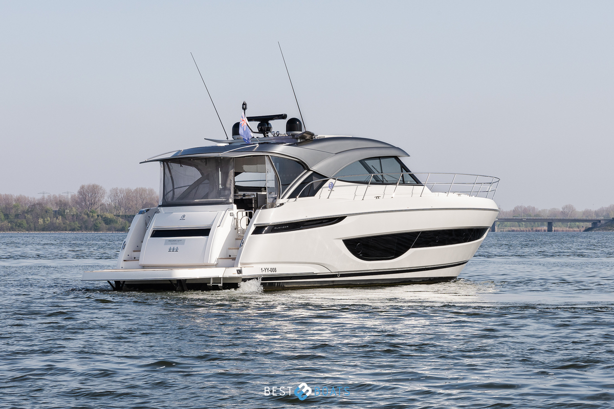 foto: 18 Riviera 4600 SPORT YACHT-PLATINUM EDITION