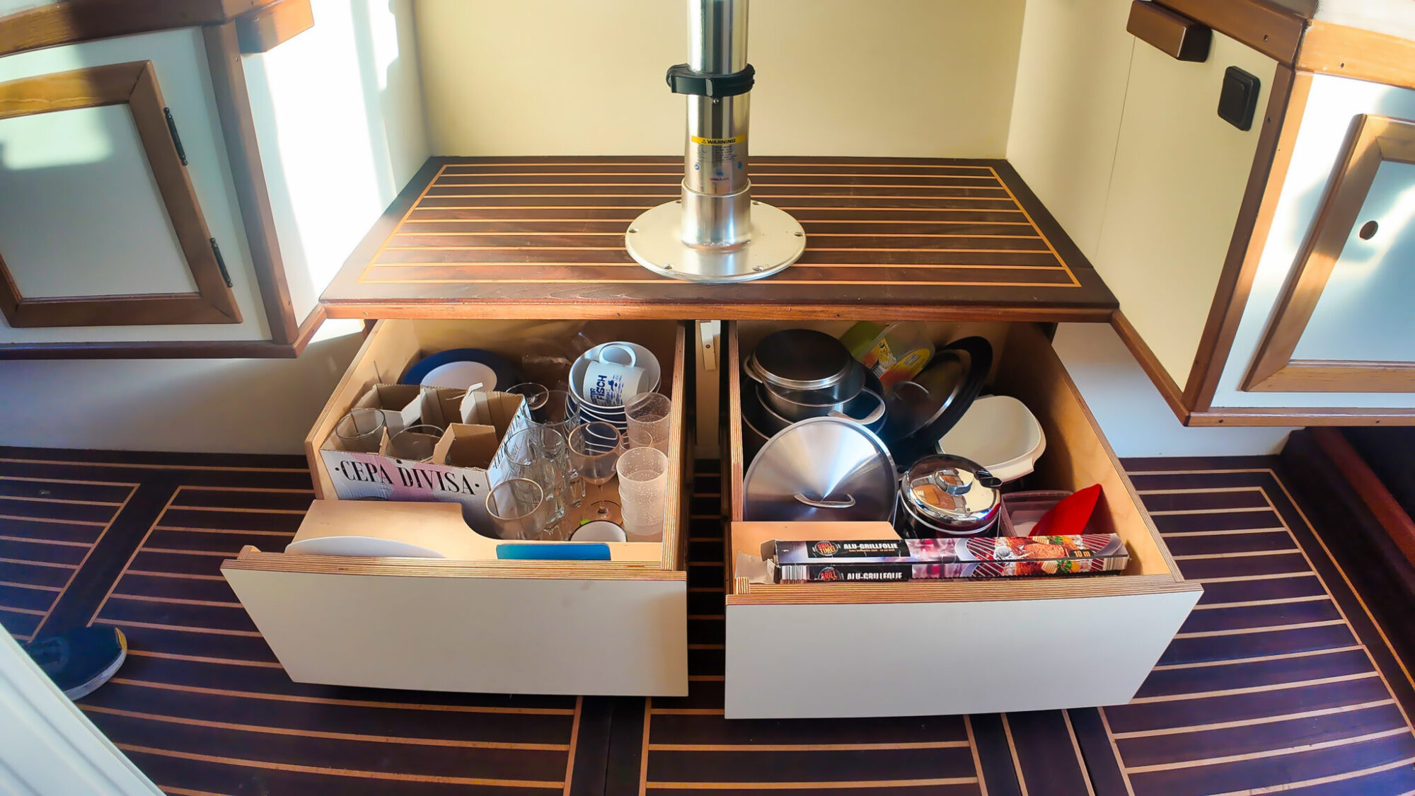 foto: 7 Bruce Roberts Bruce Roberts Euro 12.00 Flybridge