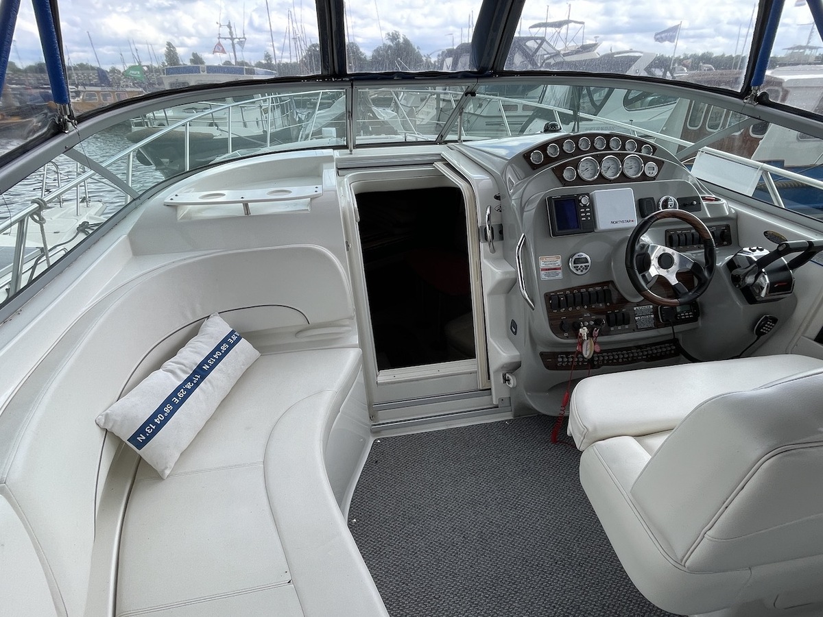 foto: 5 Bayliner  335 Cruiser