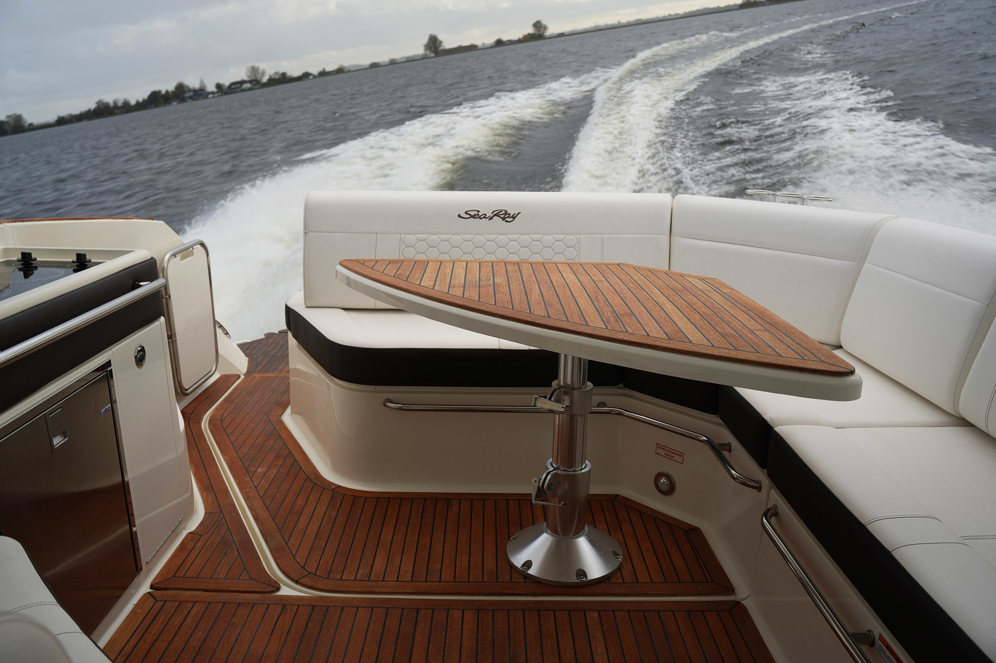 foto: 10 Sea Ray Sundancer 320