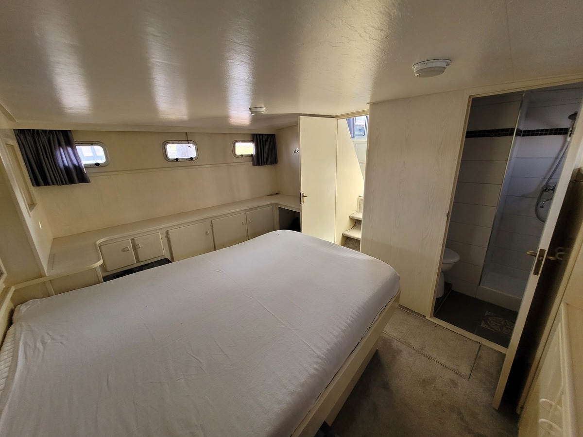 foto: 15 Linssen  42 SL 