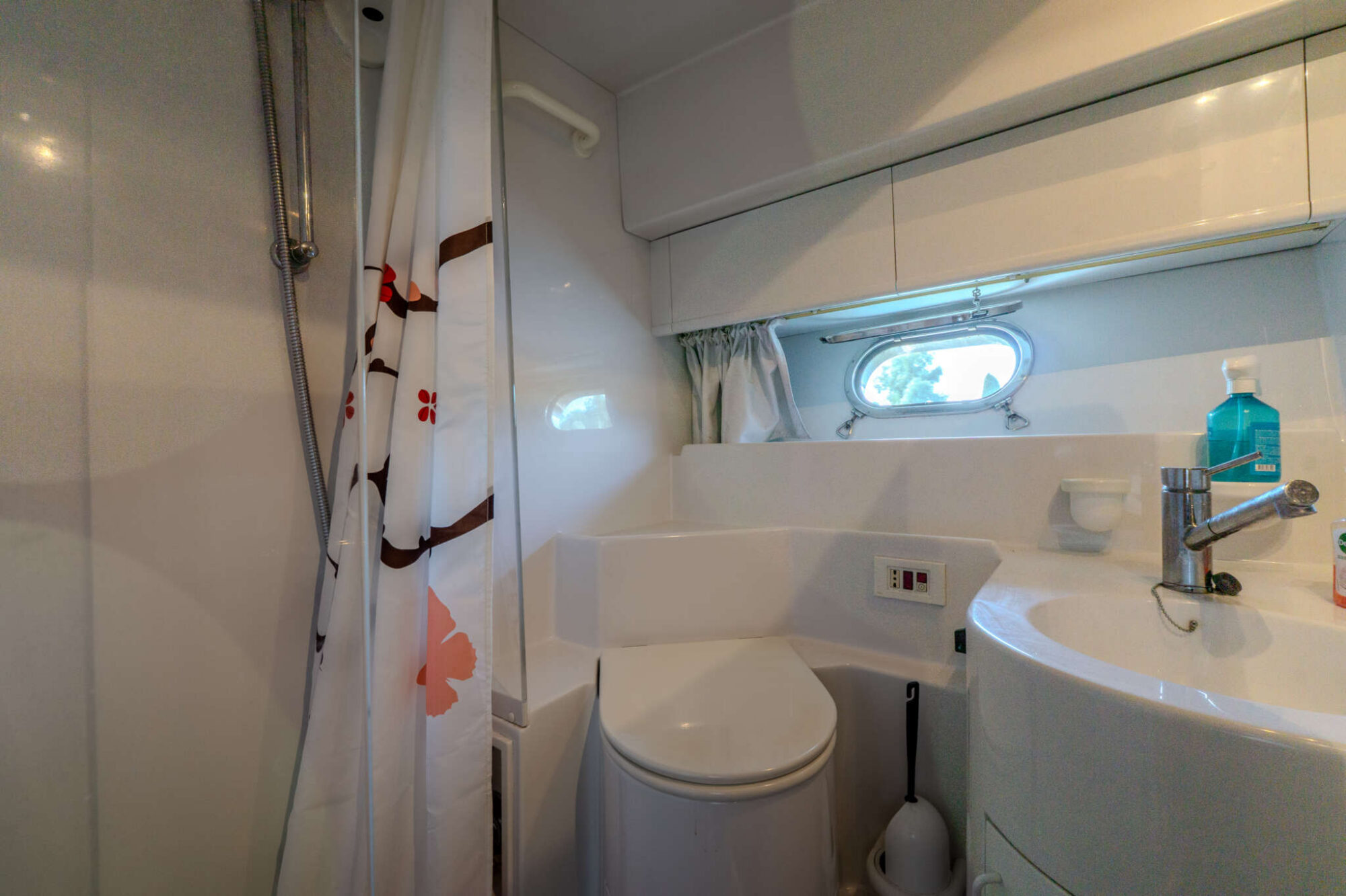 foto: 16 Mochi Craft Mochi Craft 43 Flybridge