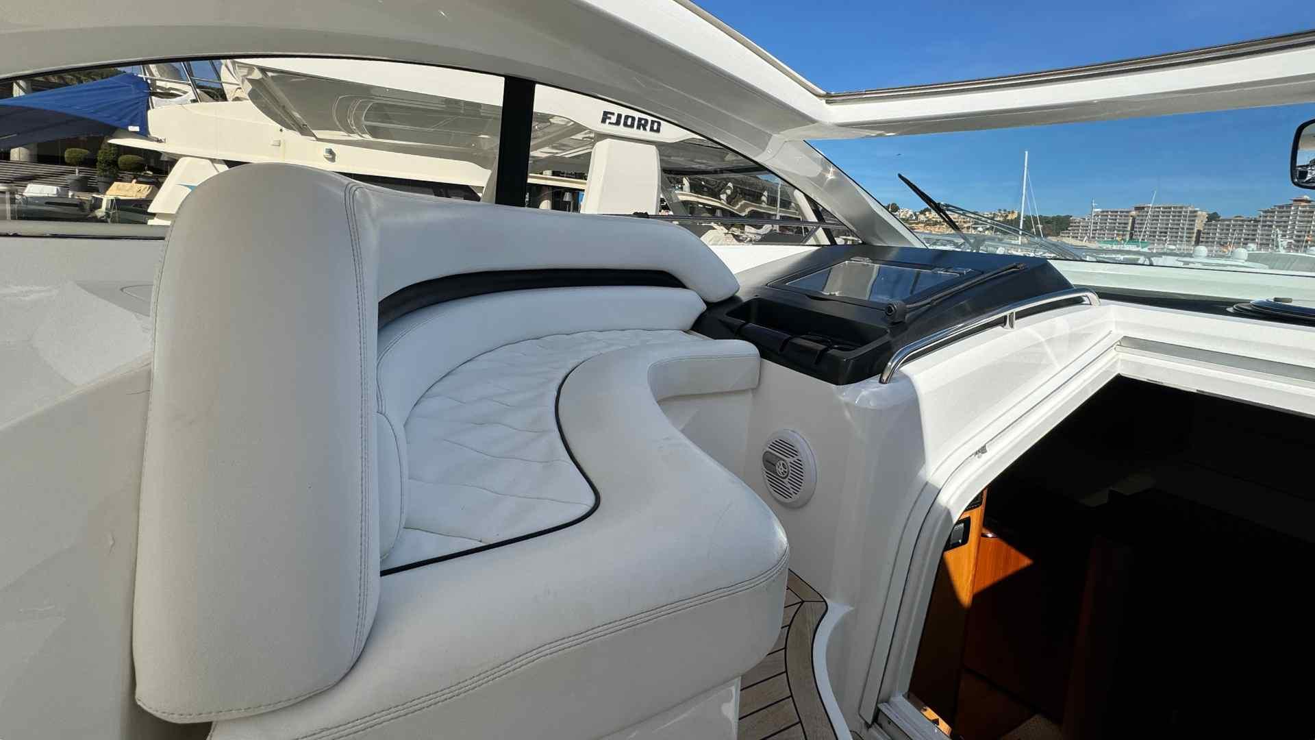 foto: 6 Sunseeker Portofino 47 HT