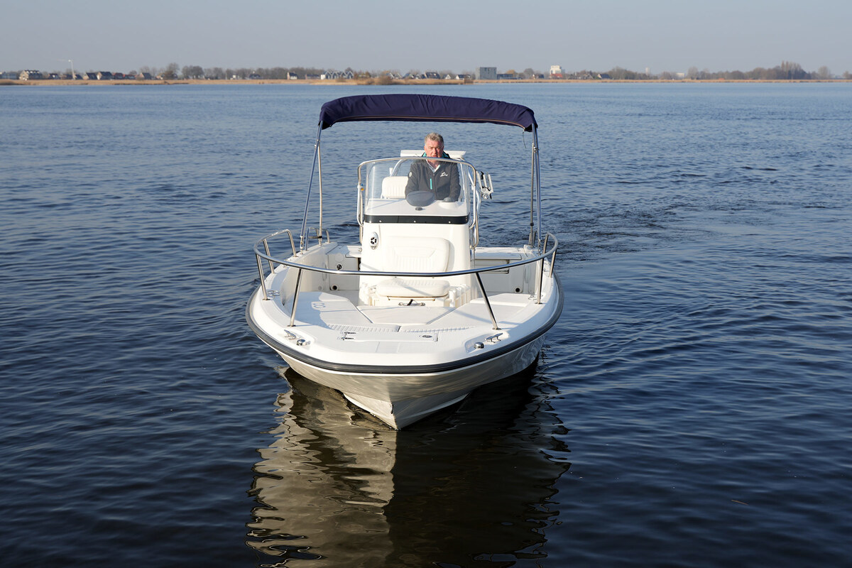 foto: 10 Boston Whaler 230 Dauntless