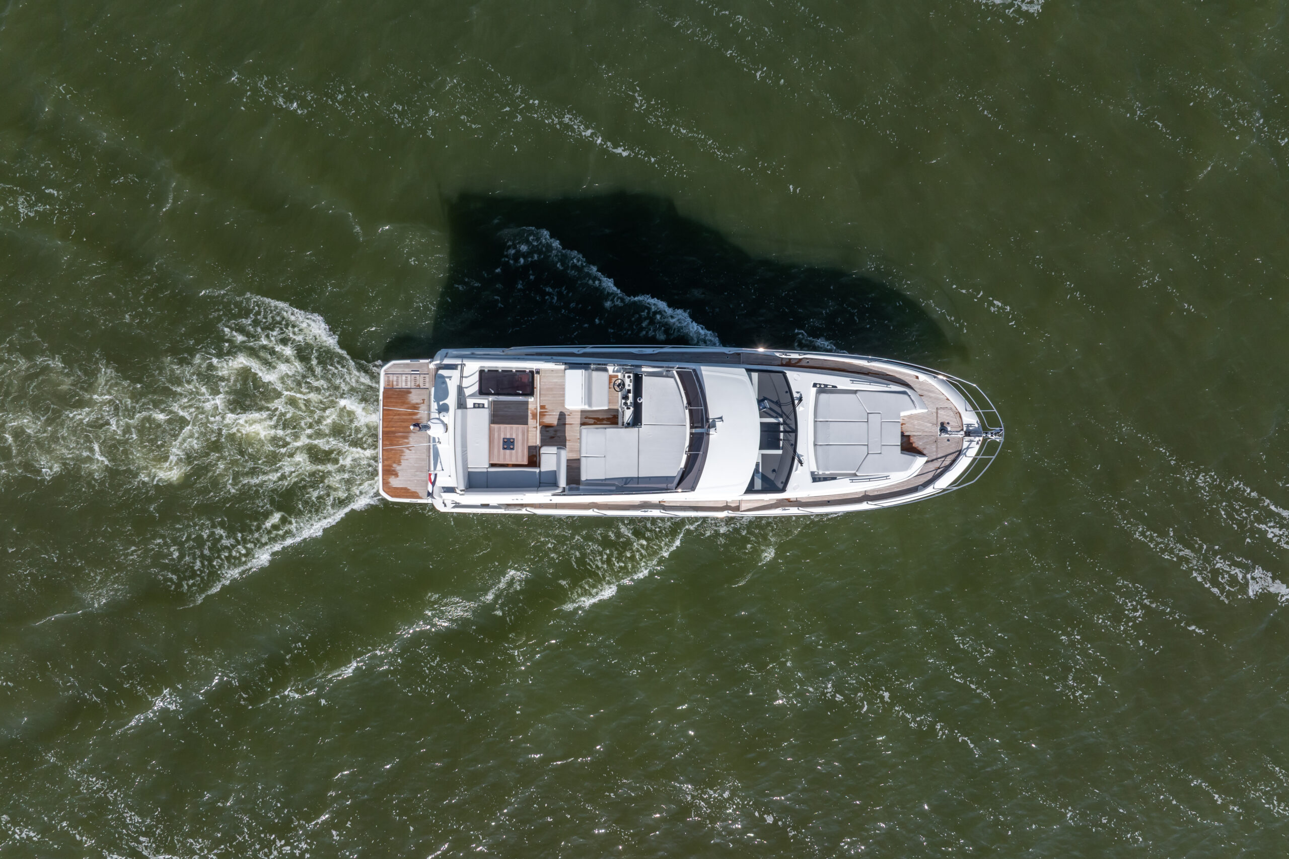foto: 31 Prestige 590