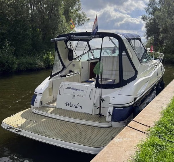 foto: 4 Cruisers Yachts  320 Express