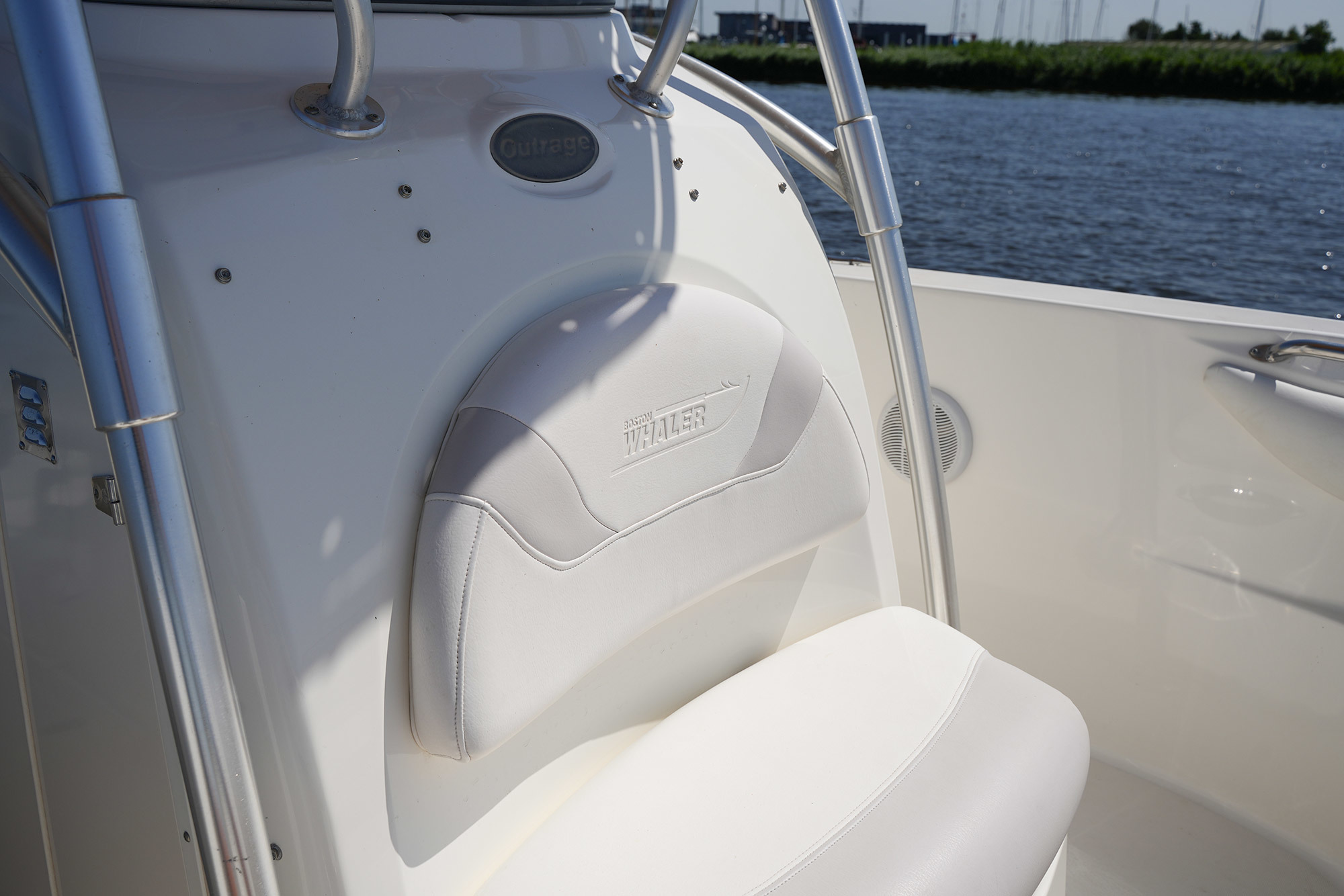 foto: 11 Boston Whaler 270 Outrage