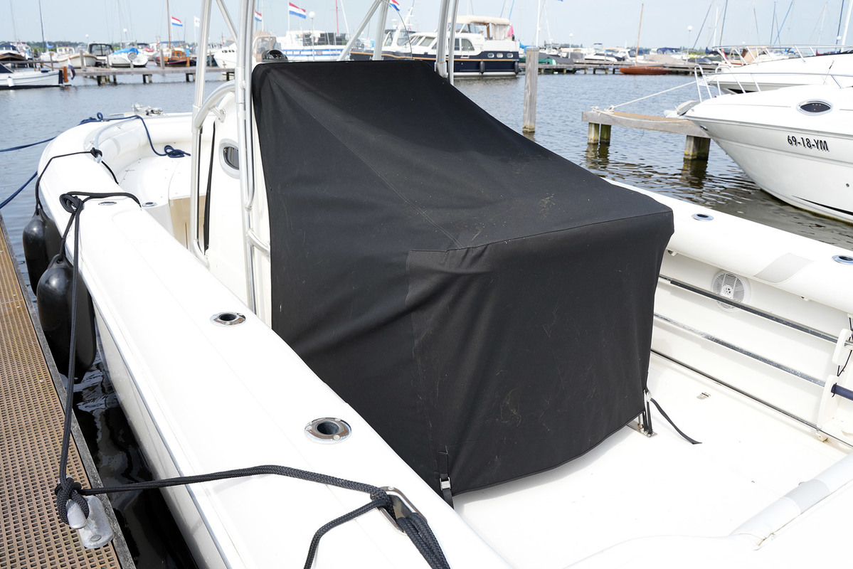 foto: 8 Boston Whaler 270 Outrage