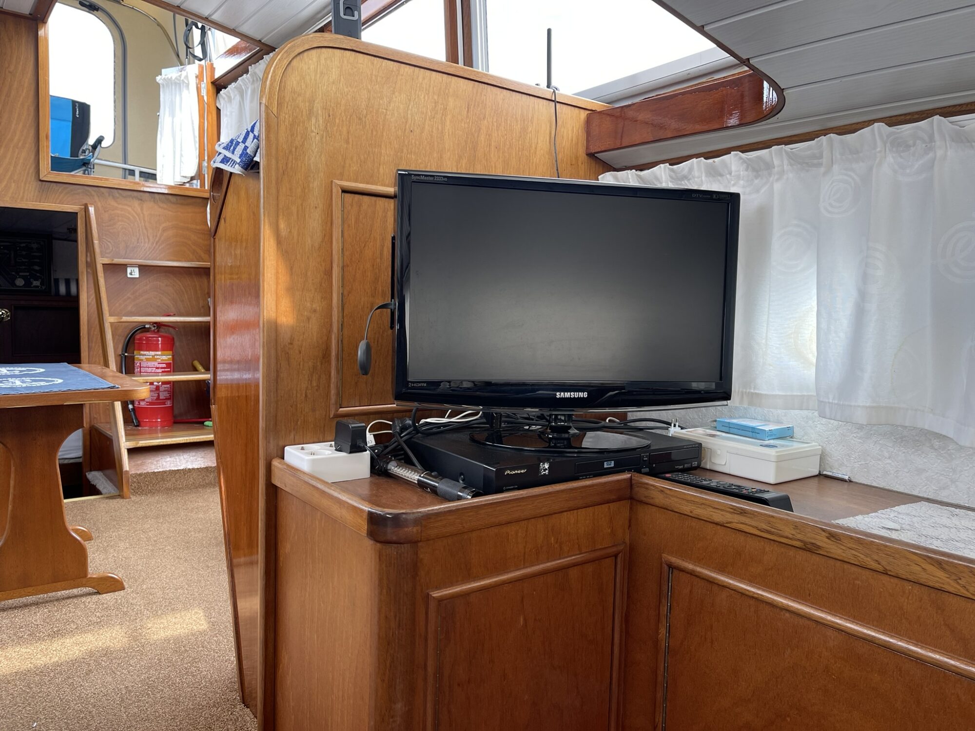 foto: 19 Crown yachts Crown Kruiser 11.90 AK Cabrio