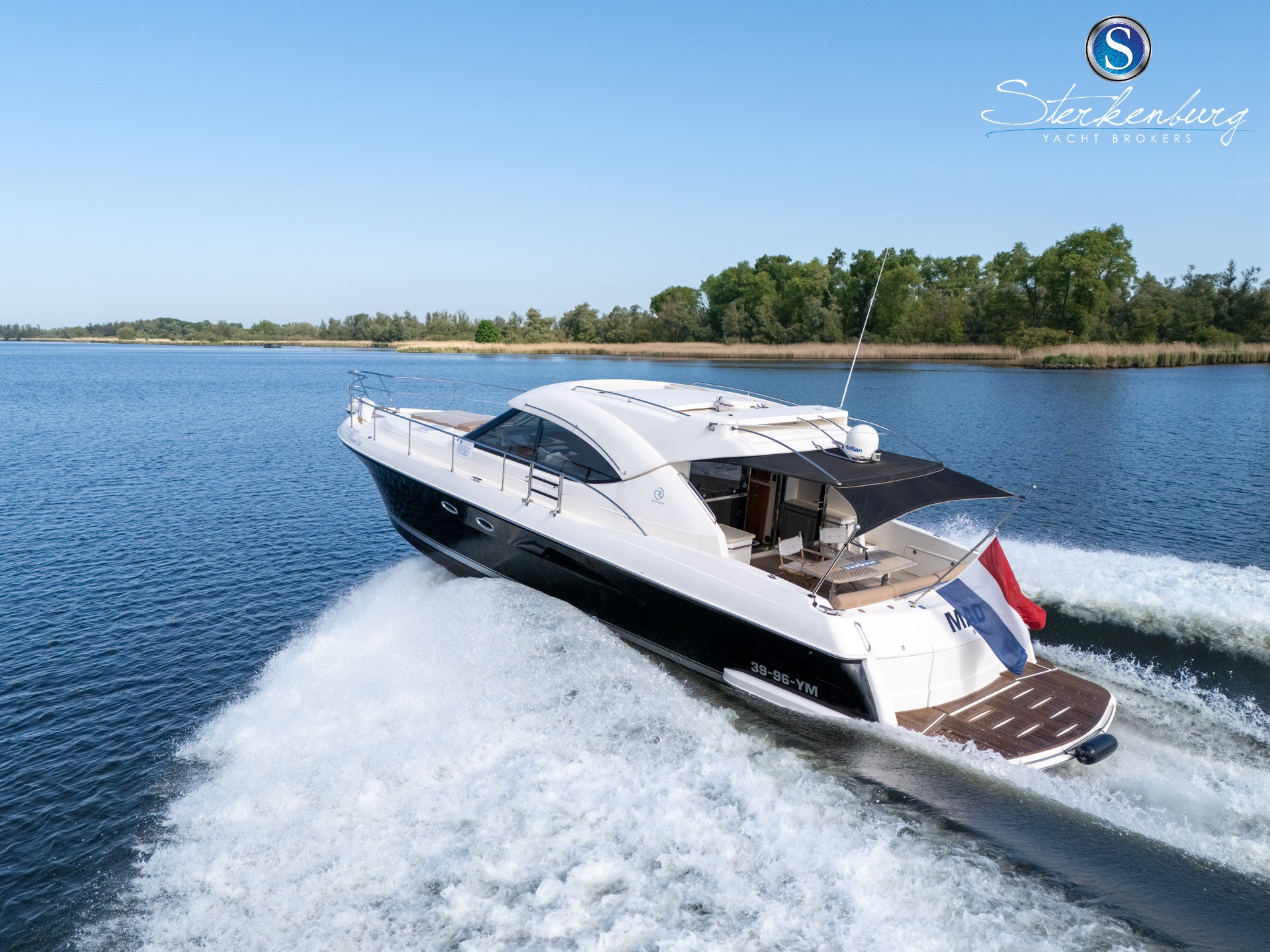 foto: 21 Rivièra 4700 Sport Yacht