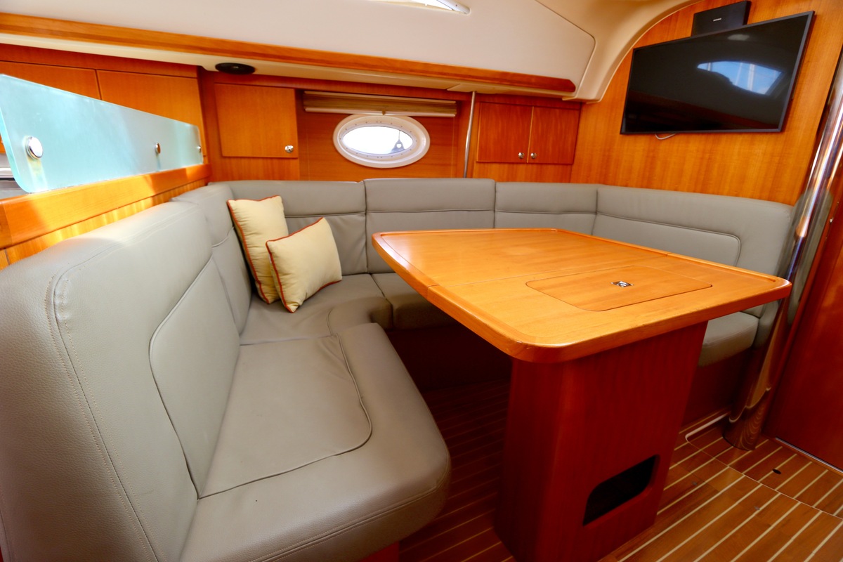 foto: 9 Elan 384 impression