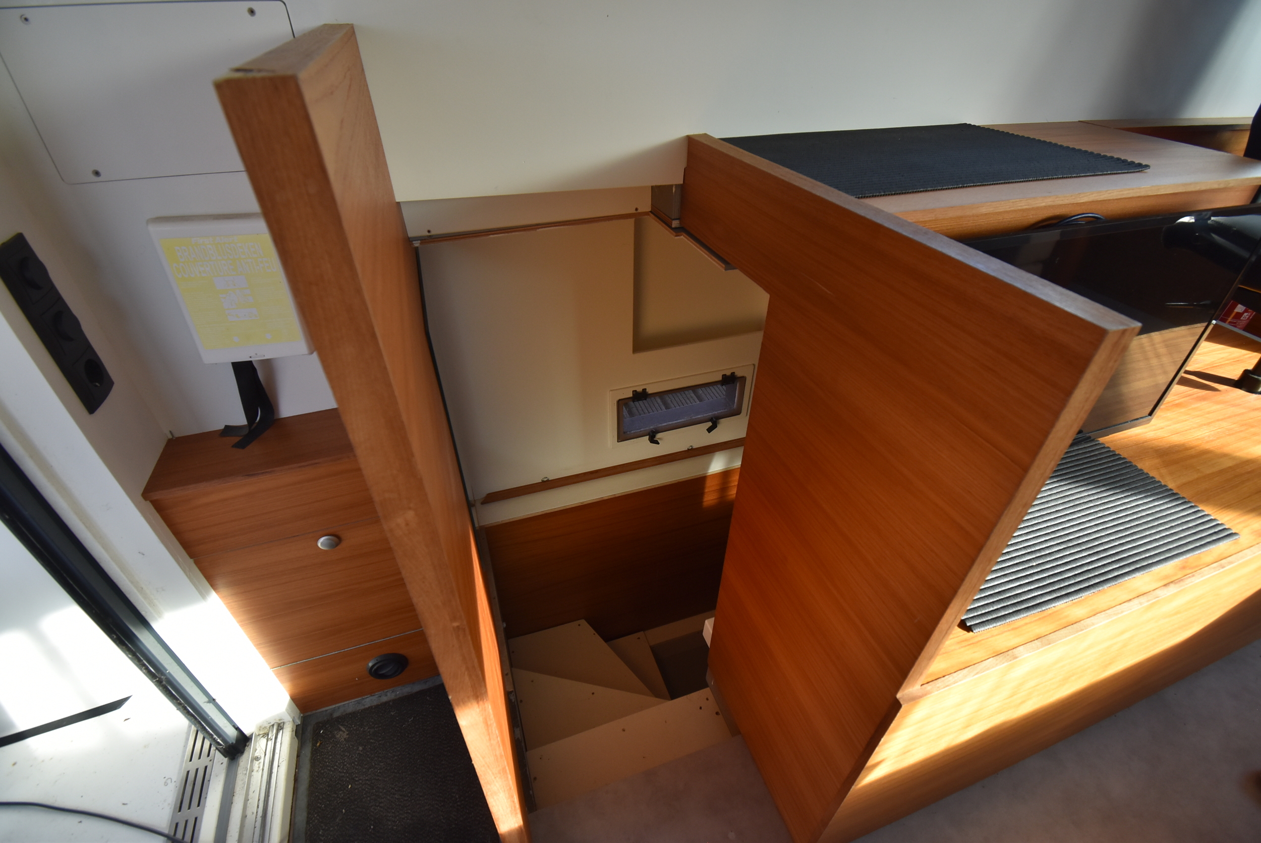 foto: 9 Motor Catamaran 12.5