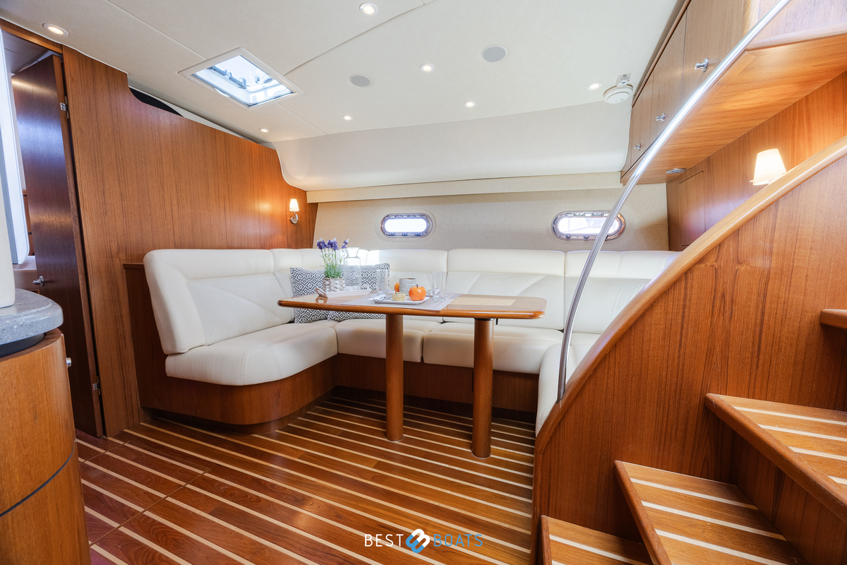 foto: 11 Tiara 4300 Sovran