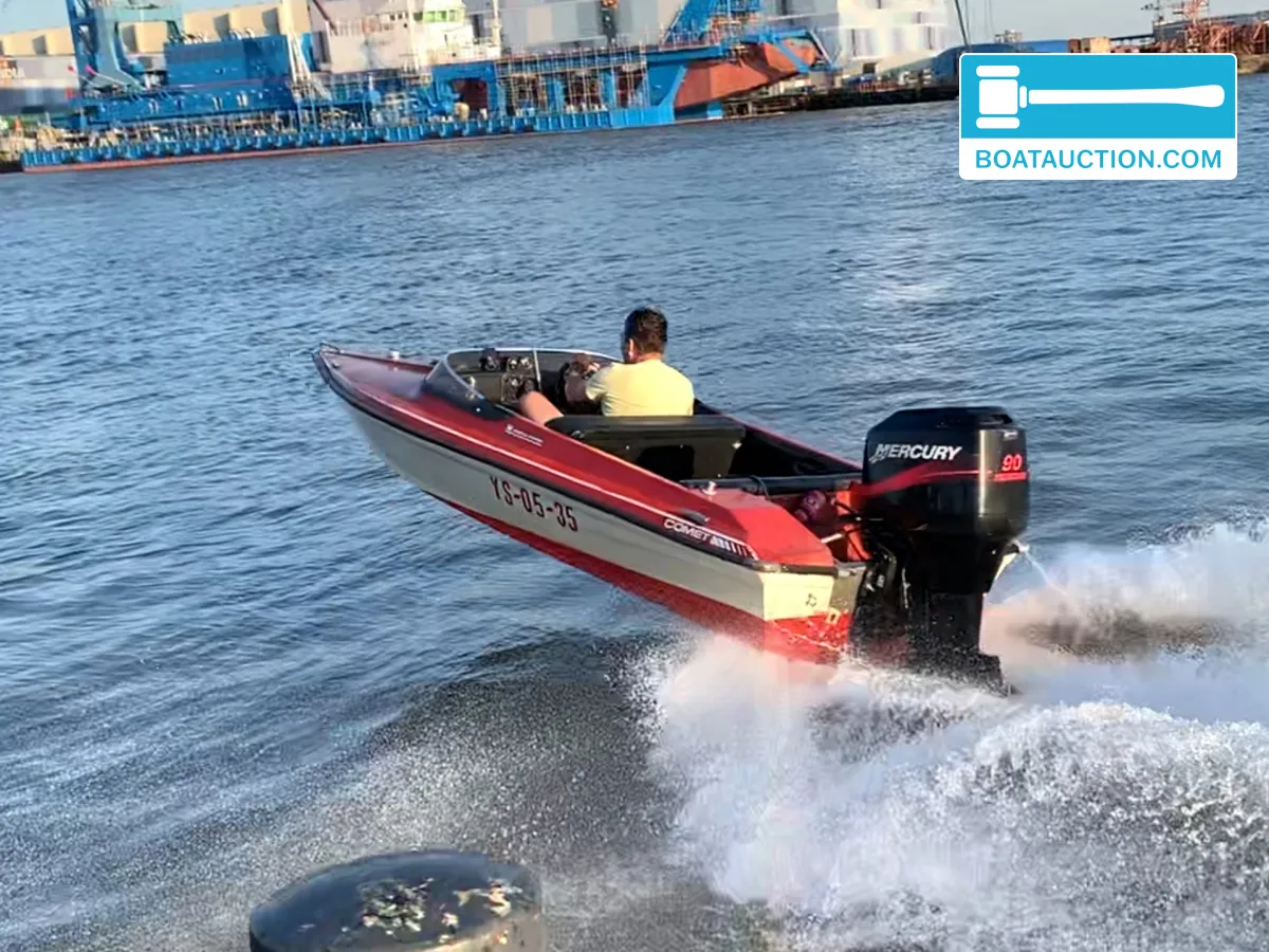 foto: 4 Castle Marine Comet 14
