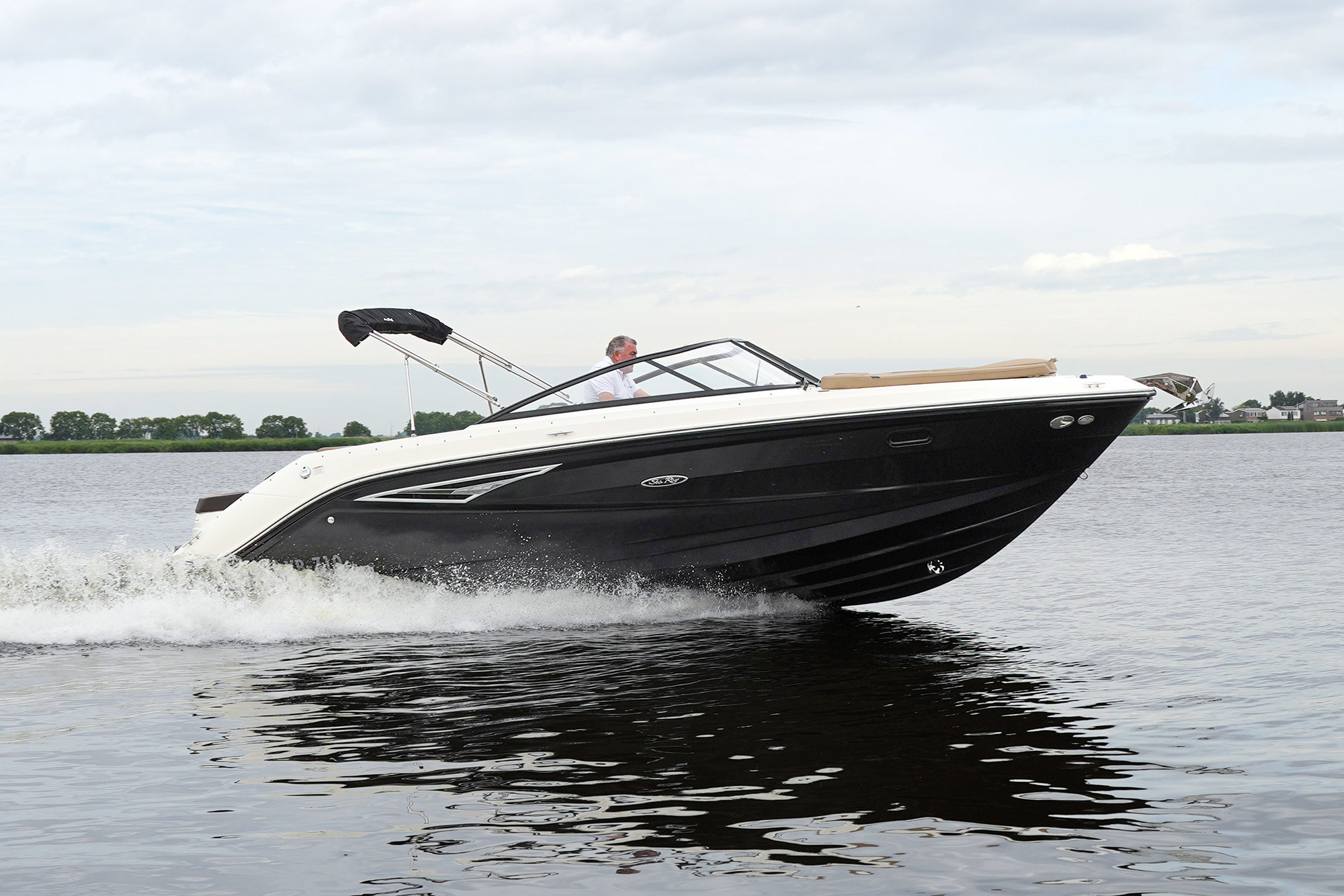 foto: 15 Sea Ray Sun Sport 250