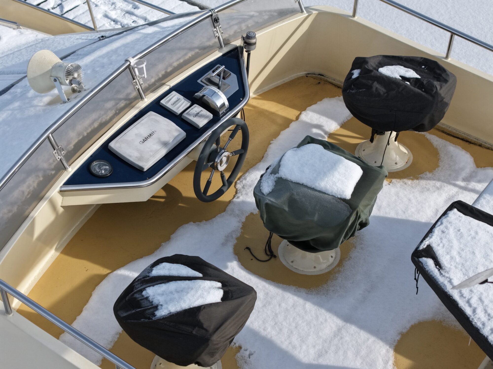 foto: 10 Bruce Roberts Bruce Roberts Euro 12.00 Flybridge