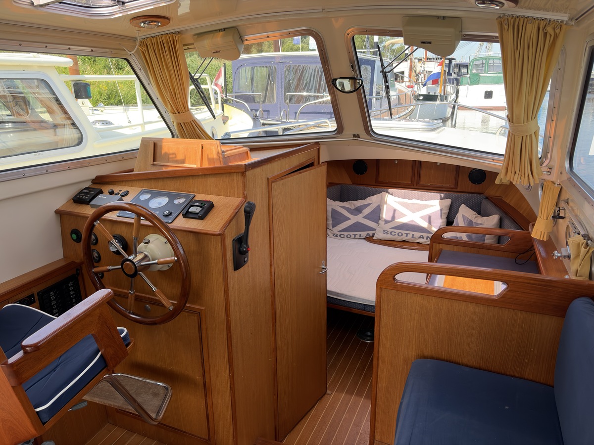 foto: 8 Maril  900 Classic 