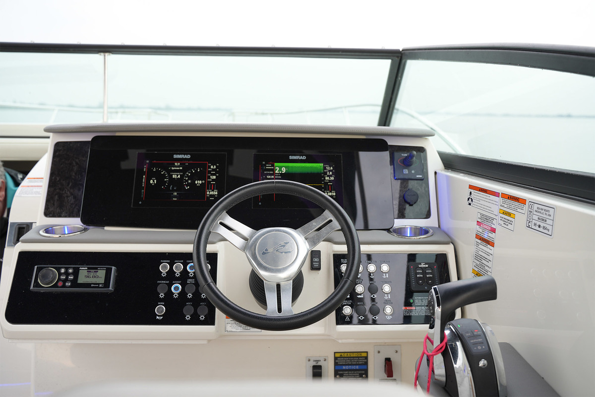 foto: 11 Sea Ray Sundancer 290