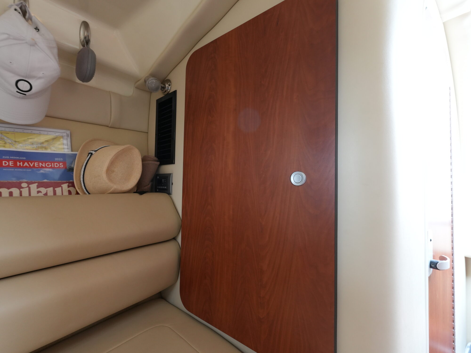 foto: 8 Monterey Monterey 260 Sport Cruiser