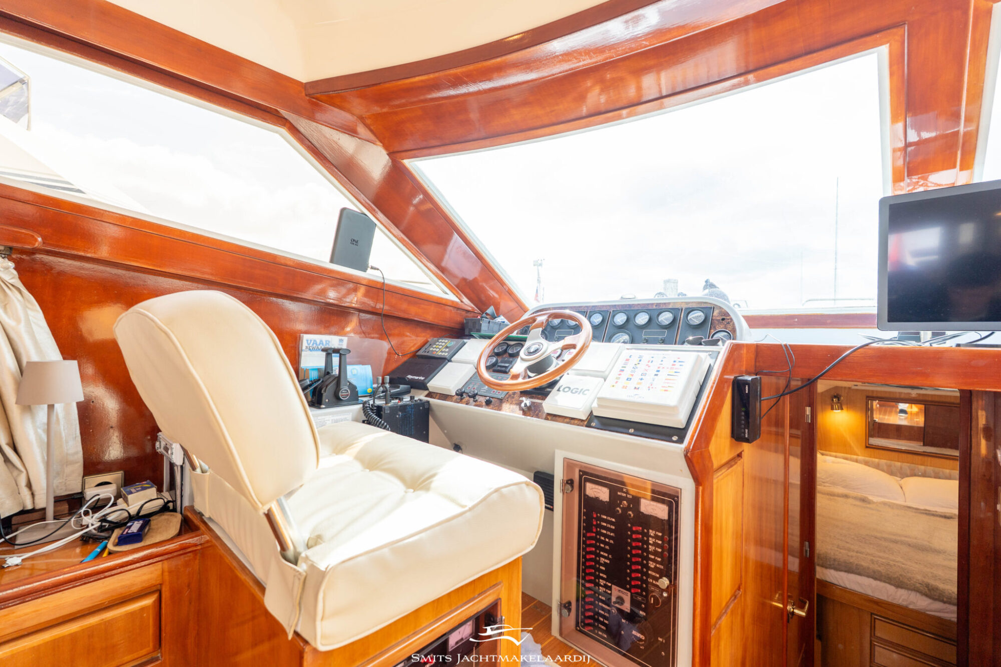foto: 11 Astor Astor 37 Flybridge