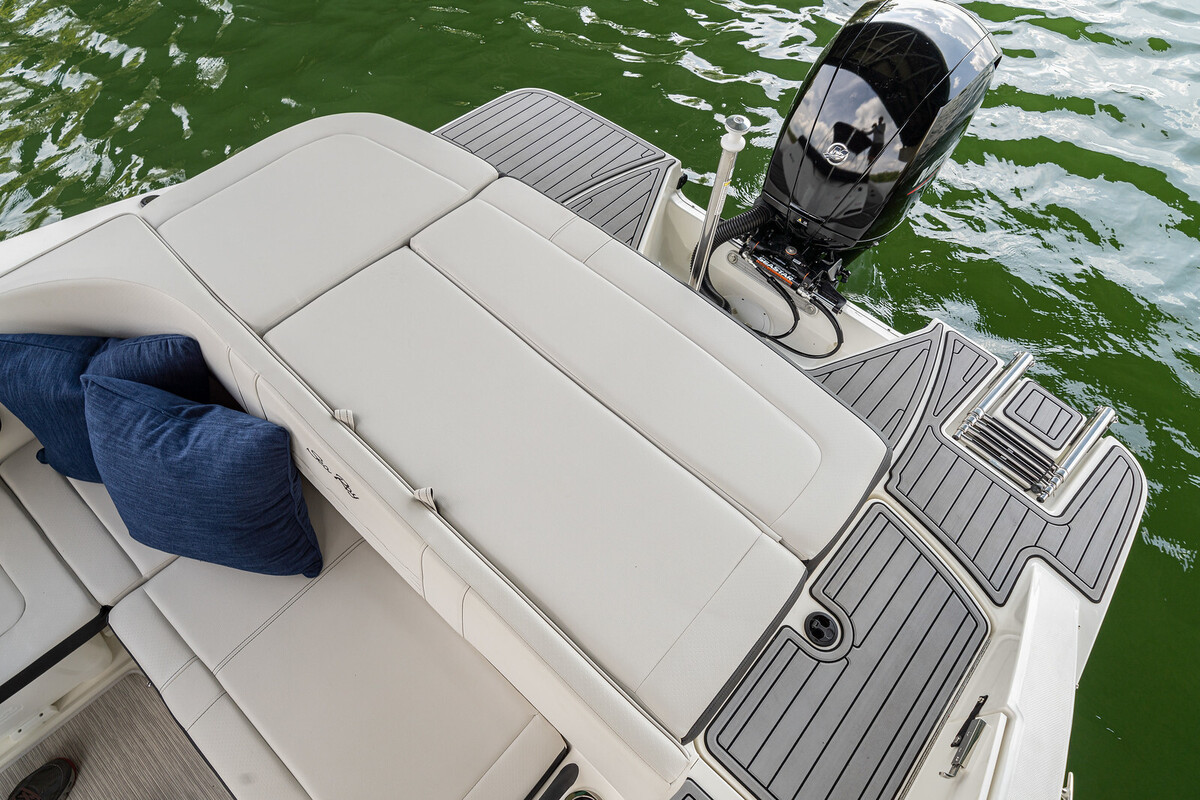 foto: 5 Sea Ray SPX 210 Outboard