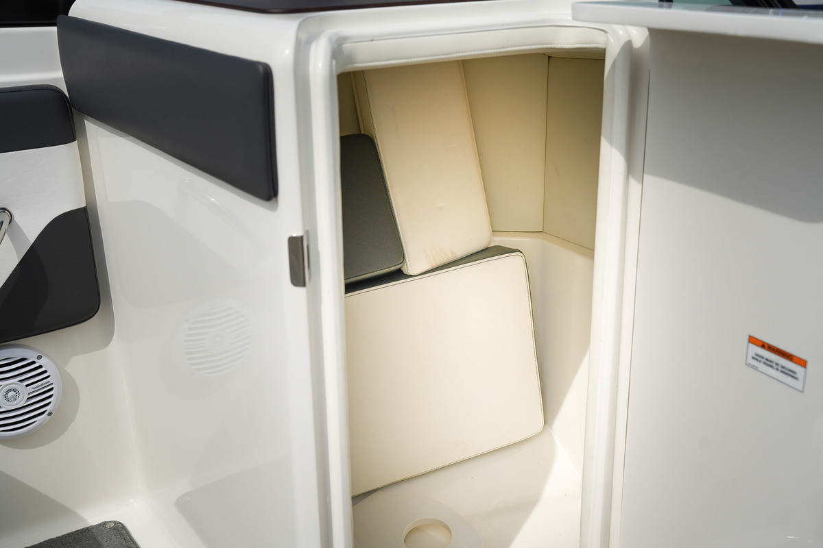 foto: 12 Sea Ray  SPX 230