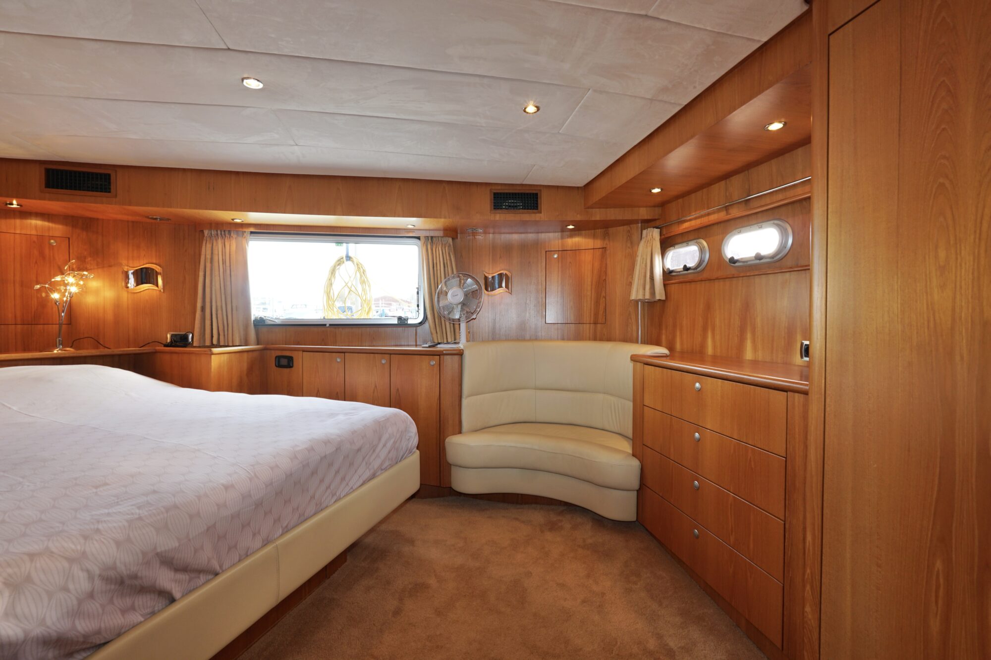 foto: 18 Van den Hoven Van den Hoven Exclusive 18.00 VS