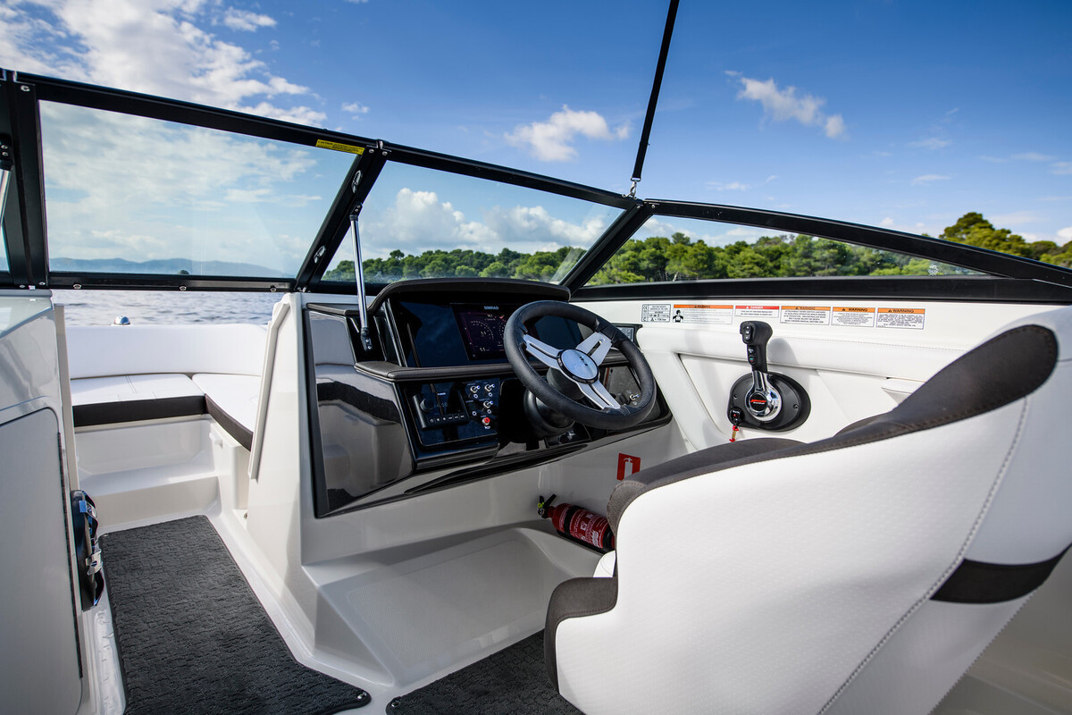 foto: 7 Sea Ray SPX 210 Outboard