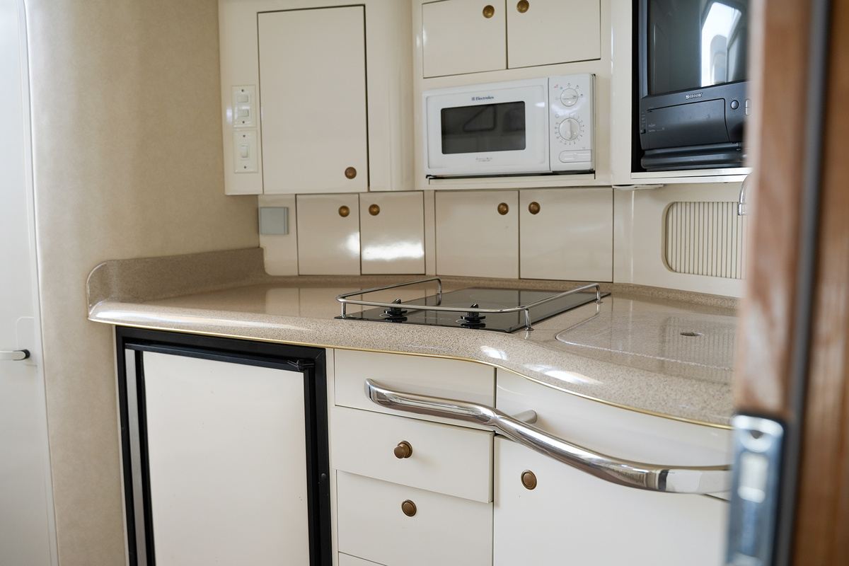 foto: 12 Sea Ray 330 Express Cruiser