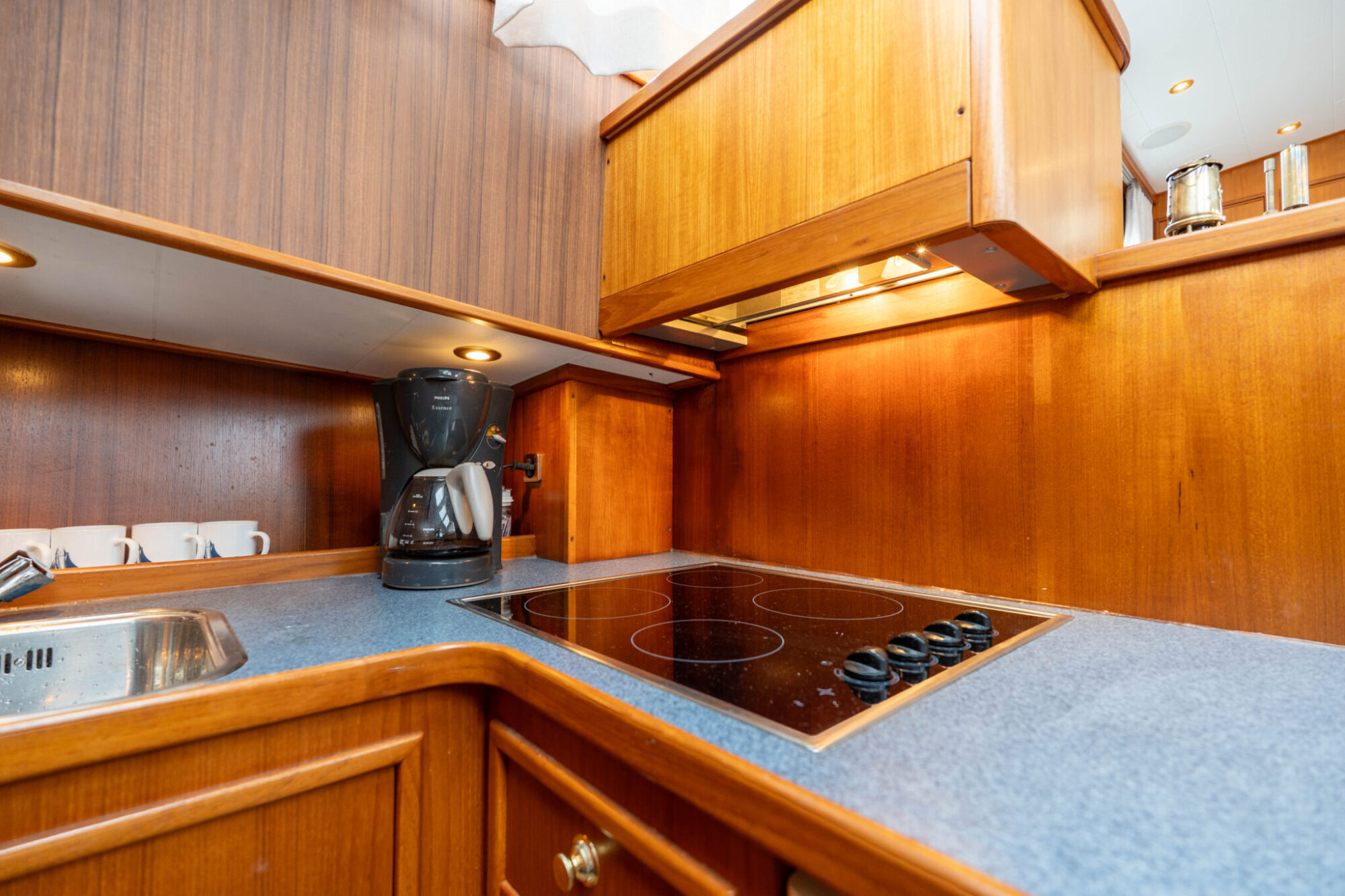 foto: 10 Pieter Beeldsnijder Pieter Beeldsnijder Spiegelkotter 15.00 VS