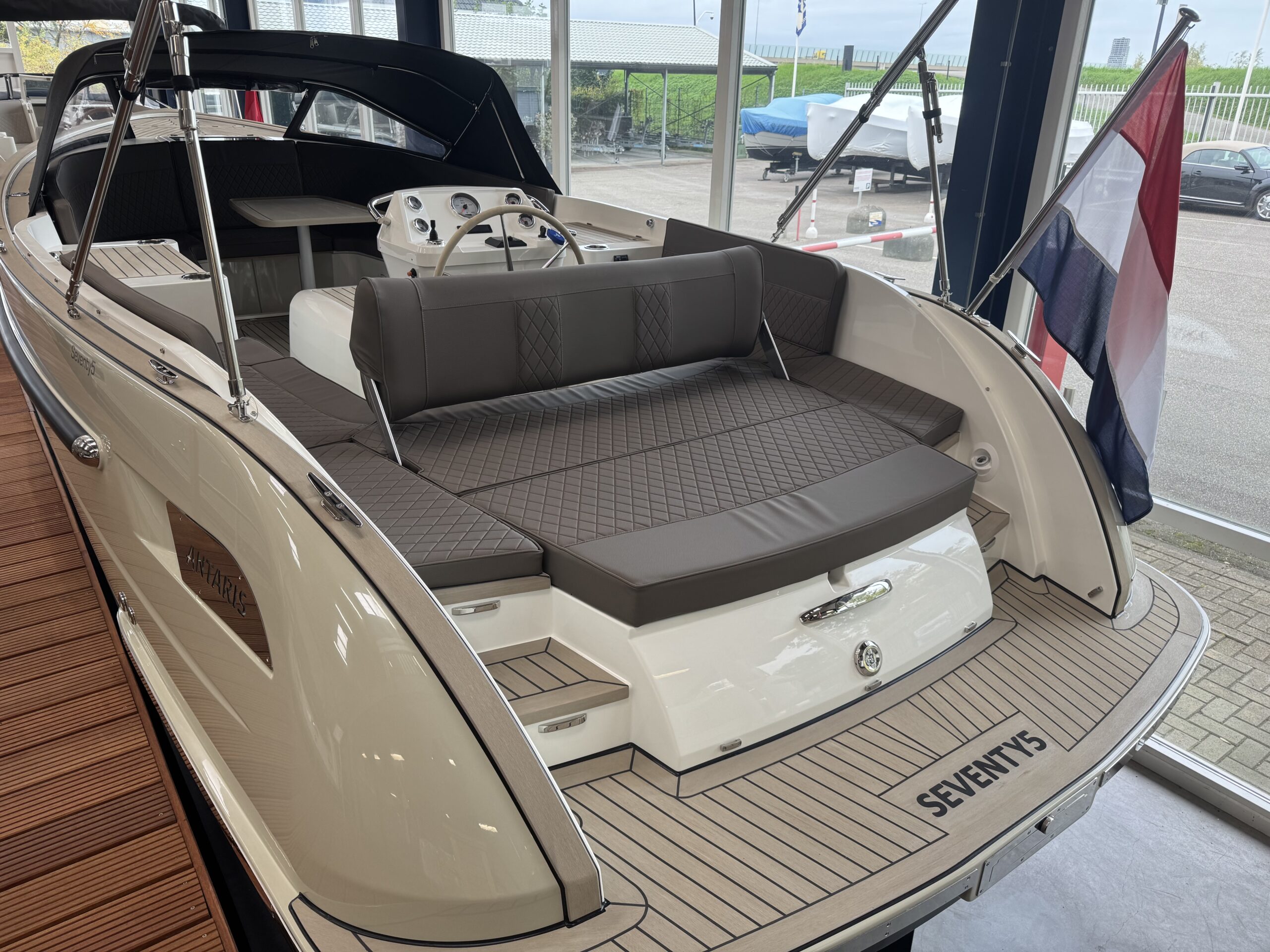 foto: 6 Antaris Seventy5 (op voorraad)